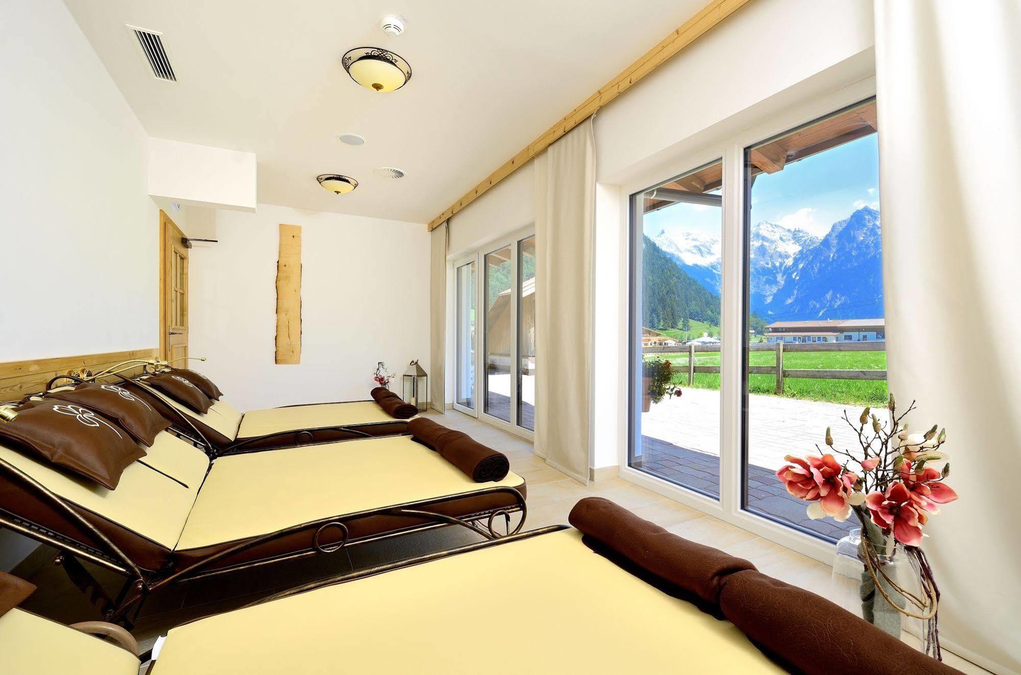 Hotel Kitzspitz St. Jakob in Haus Buitenkant foto